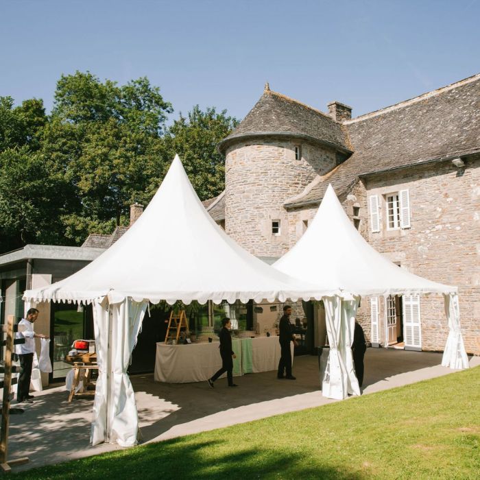 barnum installé dans le jardin du manoir de penfao