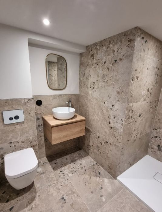 salle de bain contemporaine dans le manoir de penfao