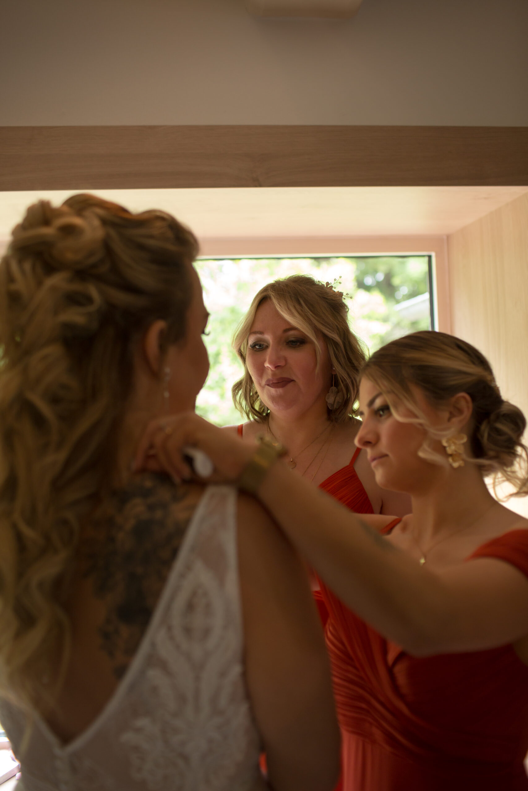 preparatifs mariée avec ses filles