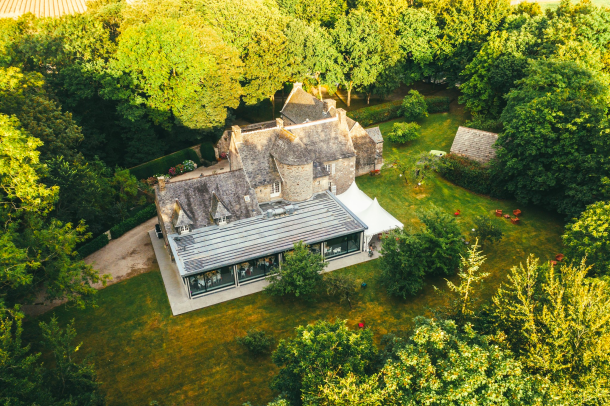 vue du manoir de penfao en hauteur