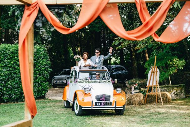 mariage au manoir de penfao avec l'arrivée des mariés
