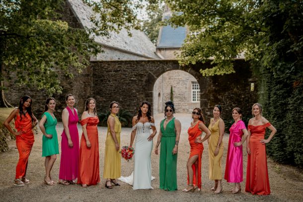 photos de groupe lors d'un mariage au manoir de penfao